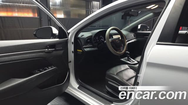 Hyundai Avante AD Style, 2017 10