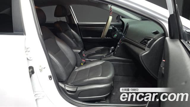 Hyundai Avante AD Style, 2017 11