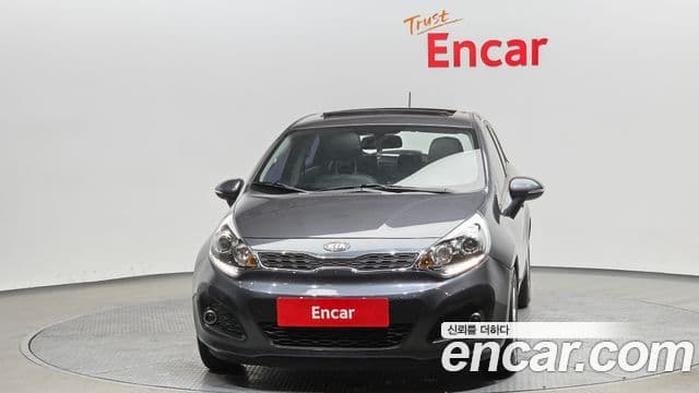 Kia All New Pride Luxury, 2012 3