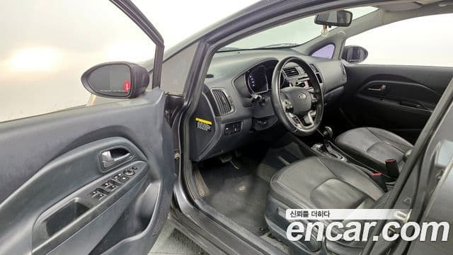 Kia All New Pride Luxury, 2012 10