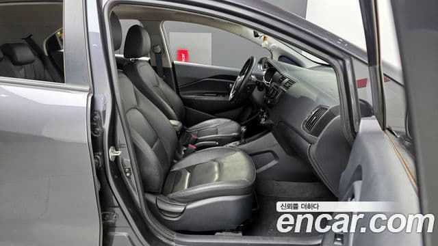 Kia All New Pride Luxury, 2012 11