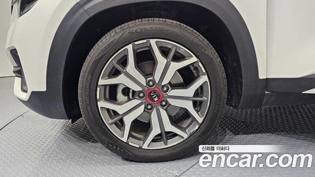 Kia Seltos Signature, 2022 все фото