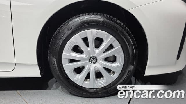 Toyota 프리우스 4세대, 2022 все фото