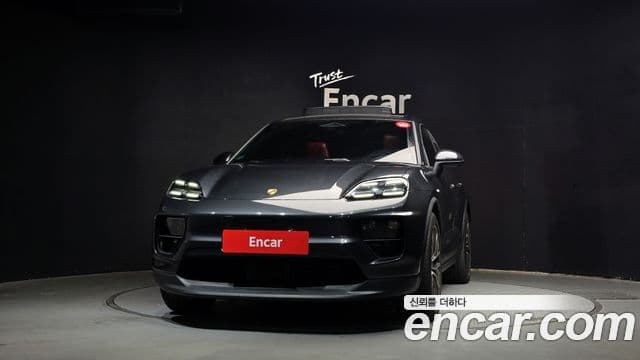 Porsche Macan EV 4S, 2025 3