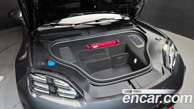 Porsche Macan EV 4S, 2025 6