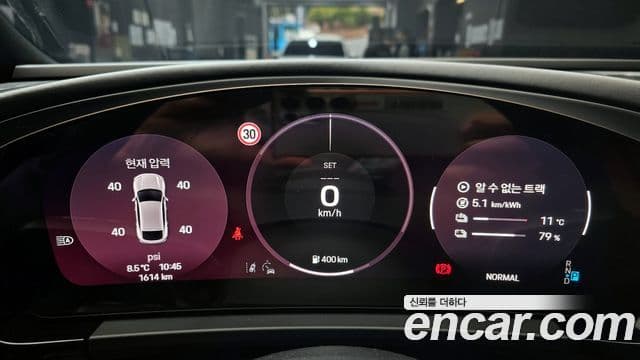 Porsche Macan EV 4S, 2025 8