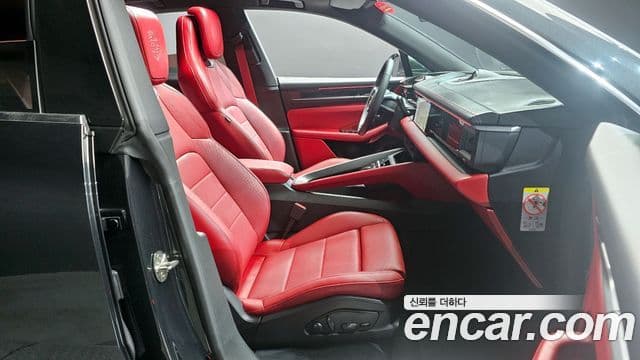 Porsche Macan EV 4S, 2025 11