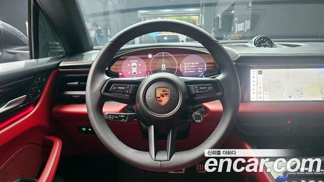 Porsche Macan EV 4S, 2025 14