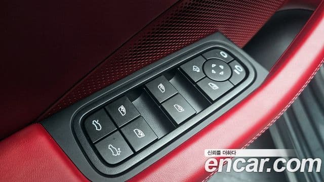 Porsche Macan EV 4S, 2025 19