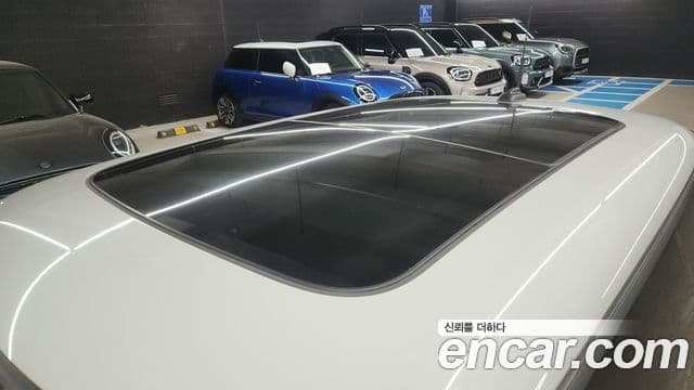 Mini Cooper C 4세대 Classic, 2025 18