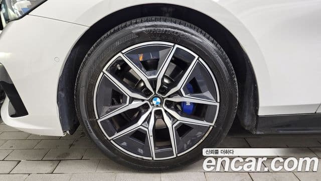 BMW 5시리즈 (G60) 523d M Sport, 2025 все фото