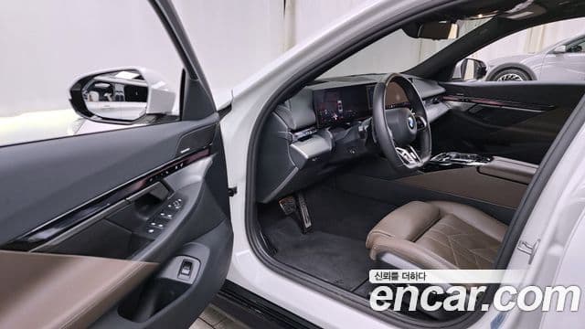 BMW 5시리즈 (G60) 523d M Sport, 2025 10