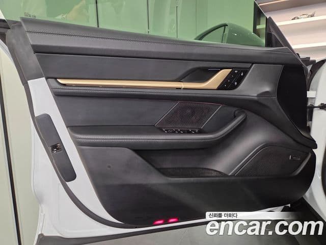 Porsche 타이칸 4S, 2025 10