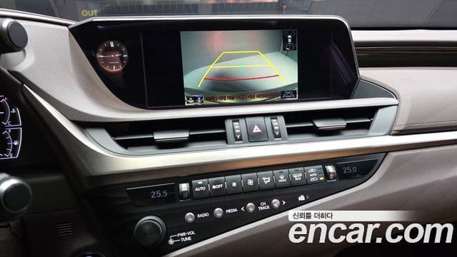 Lexus ES300h 7세대 Luxury Plus, 2020 15