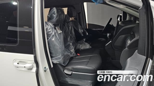 Hyundai Staria Modern, 2025 10