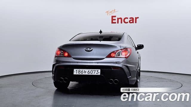 Hyundai Genesis купе 200 турбо P, 2010 4