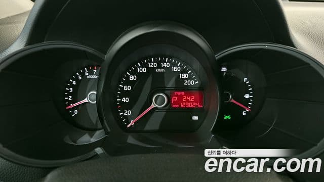 Kia All New Morning Deluxe Trendy, 2015 8