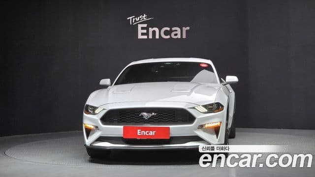 Ford Mustang купе, 2023 3