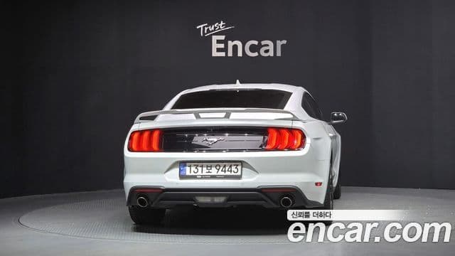 Ford Mustang купе, 2023 4