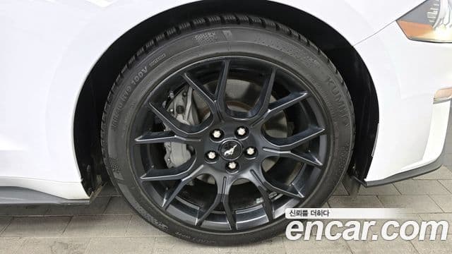 Ford Mustang купе, 2023 все фото