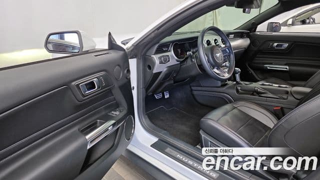 Ford Mustang купе, 2023 10