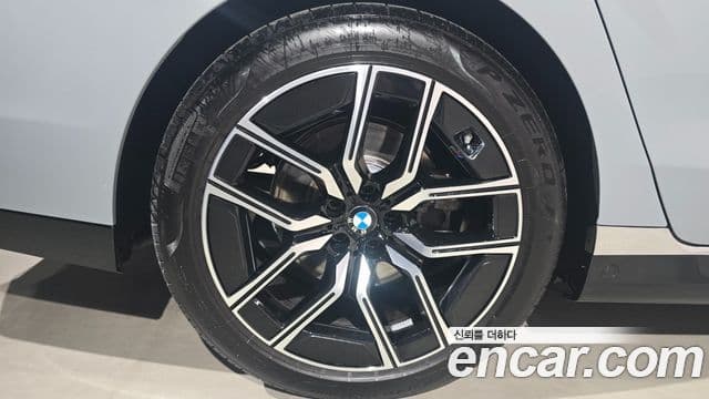 BMW 7시리즈 (G70) 740d xDrive M Sport, 2025 все фото