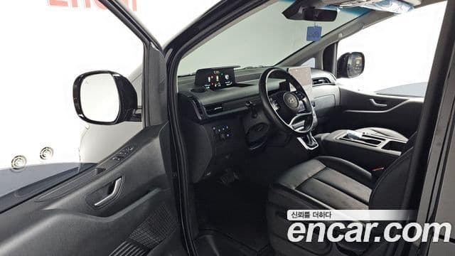 Hyundai Staria Modern, 2025 10