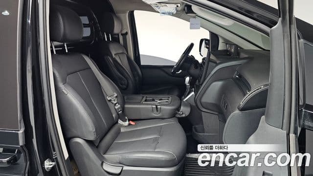 Hyundai Staria Modern, 2025 12