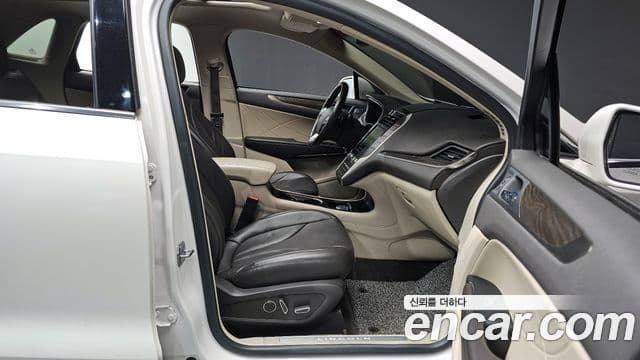 Lincoln MKC, 2019 12