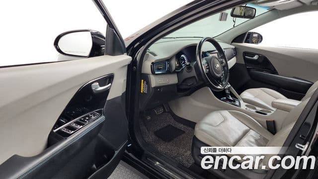Kia Niro Noblesse, 2017 10