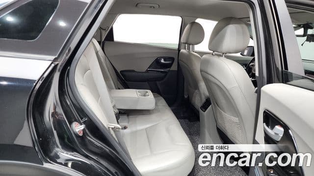 Kia Niro Noblesse, 2017 12