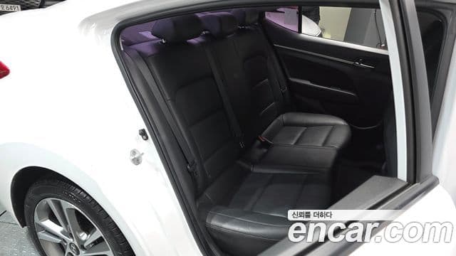 Hyundai Avante AD 1.6 GDI Value Plus, 2017 11