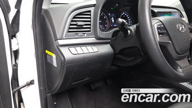 Hyundai Avante AD 1.6 GDI Value Plus, 2017 14