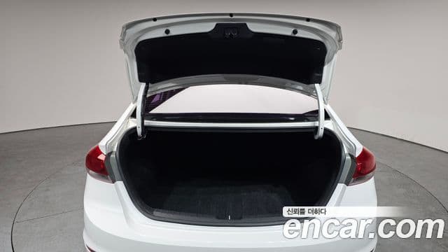 Hyundai Avante AD 1.6 GDI Value Plus, 2017 20