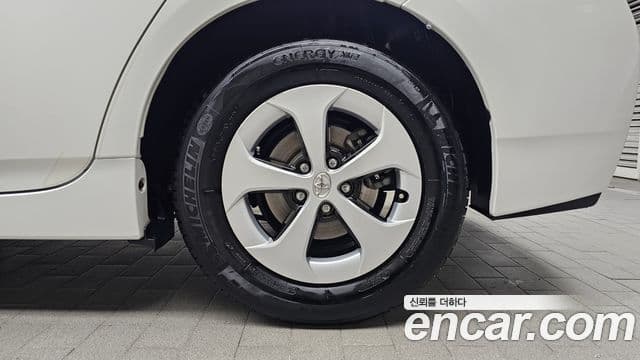 Toyota 프리우스 1.8 E, 2014 все фото