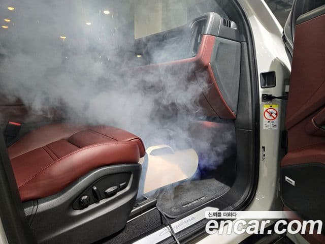 Porsche Cayenne (PO536), 2024 3