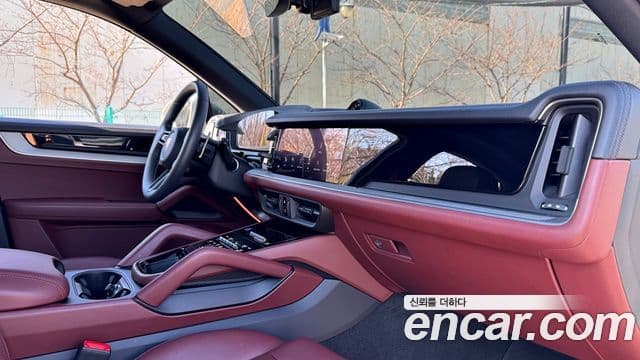 Porsche Cayenne (PO536), 2024 12