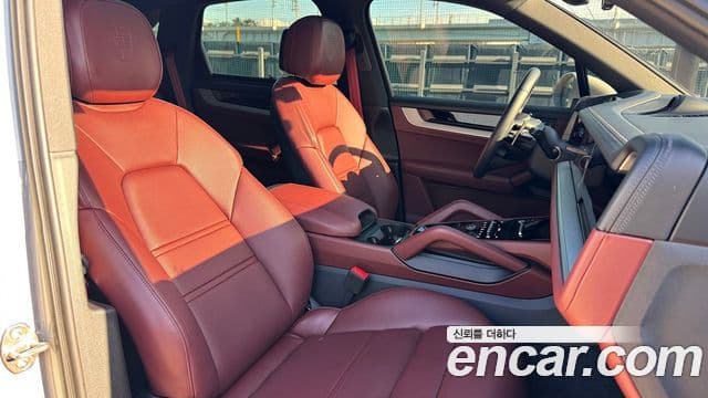 Porsche Cayenne (PO536), 2024 13