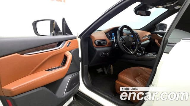 Maserati Levante, 2020 10