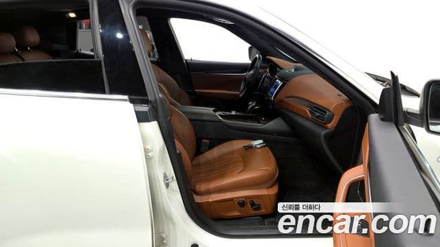 Maserati Levante, 2020 11