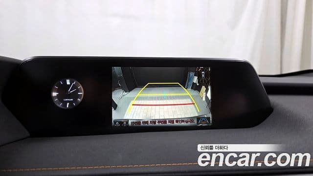 Lexus UX250h, 2019 15