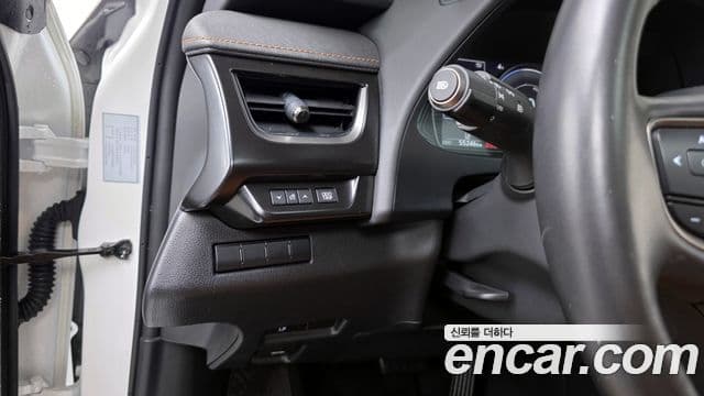 Lexus UX250h, 2019 16