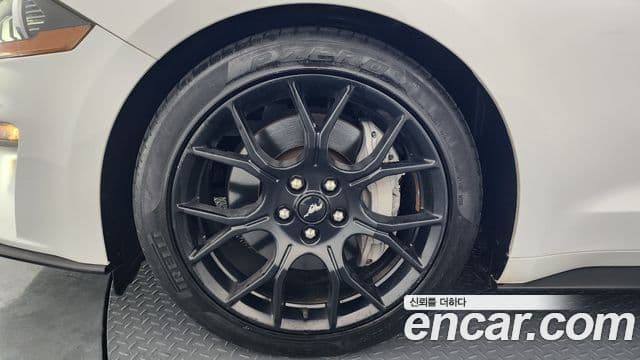 Ford Mustang кабриолет, 2019 все фото