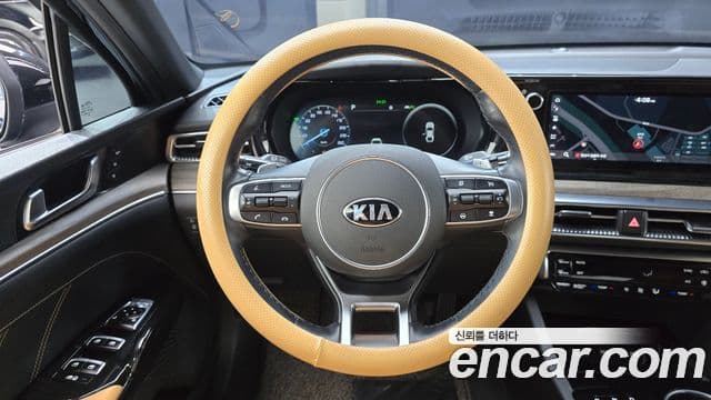 Kia K5 гибрид 3세대 Signature, 2020 13
