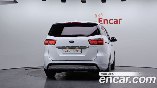 Kia All New Carnival Luxury, 2015 4