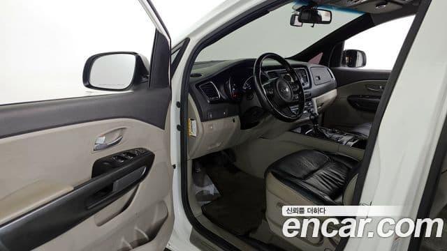 Kia All New Carnival Luxury, 2015 11