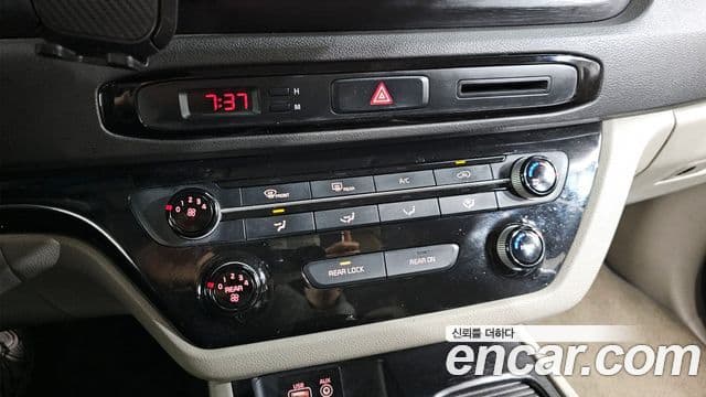 Kia All New Carnival Luxury, 2015 16