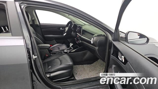 Kia The / новый New K3 2세대 Signature, 2023 18