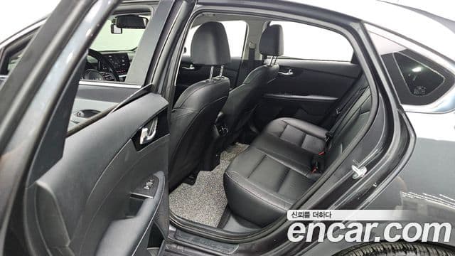 Kia The / новый New K3 2세대 Signature, 2023 19