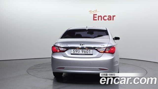 Hyundai YF Sonata чёрный, 2011 4